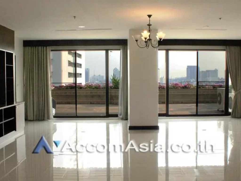 Huge Terrace Comfort living and well maintain Apartment 4 Bedroom For Rent BTS Ekkamai in Sukhumvit Bangkok