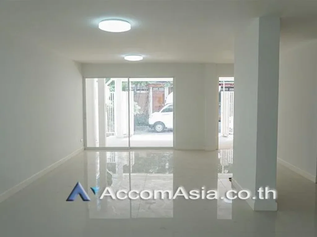 Townhouse 3 Bedroom For Rent BTS Nana in Sukhumvit Bangkok