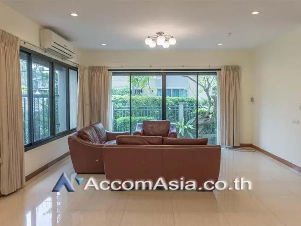 House with huge garden friendly with pet for Rent near Phrom Phong BTS Sukhumvit