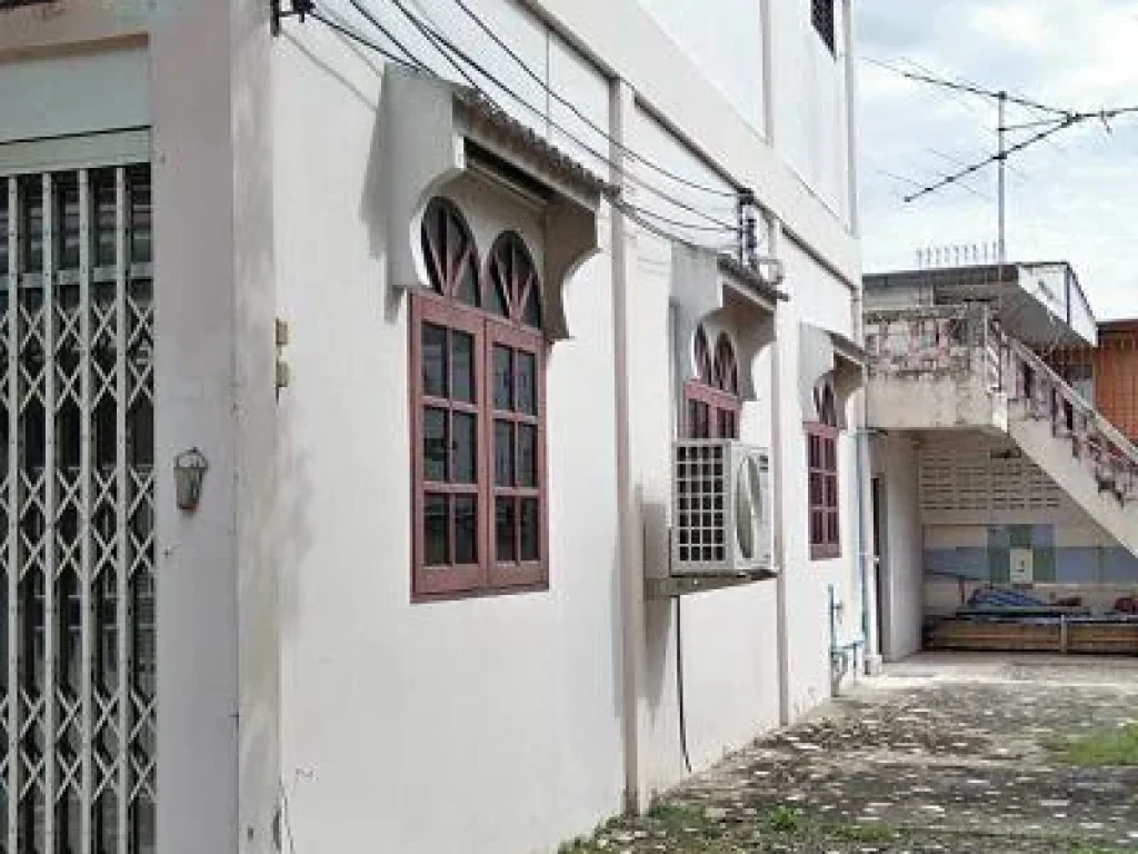 Town House 3 storey area 360sqm near Main Rd for rent at Prawet