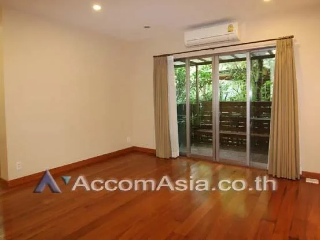 Cozy house in compound for rent with share pool near Emporium and BTS Sukhumvit Bangkok