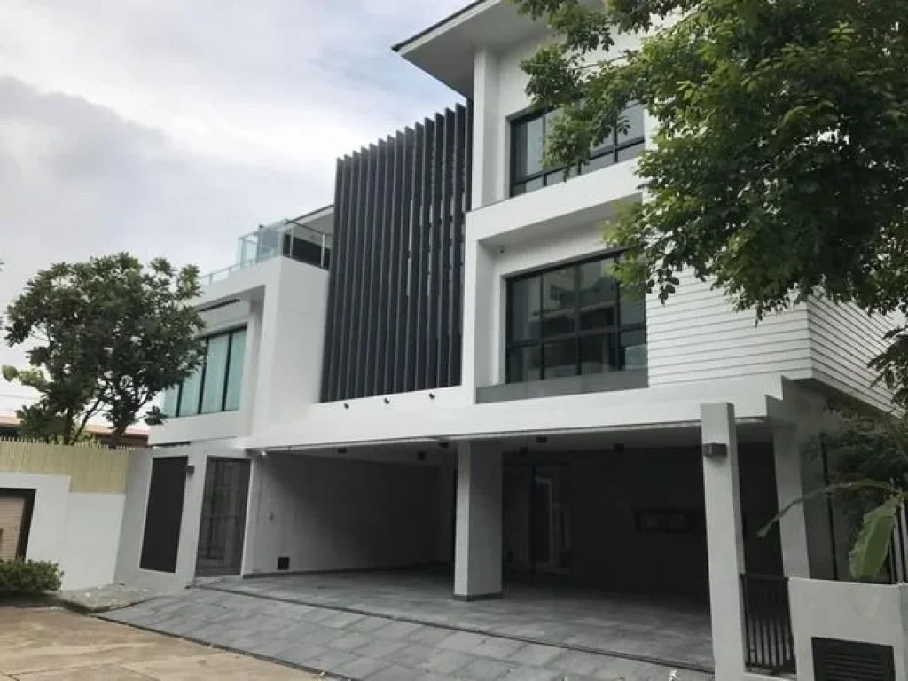 For Rent บ้านเดี่ยว3 ชั้น บ้านอิสระพระราม 9 ซอยรามคำแหง 24 พร้อมสระว่ายน้ำส่วนตัว เหมอะพักอยู่อาศัย