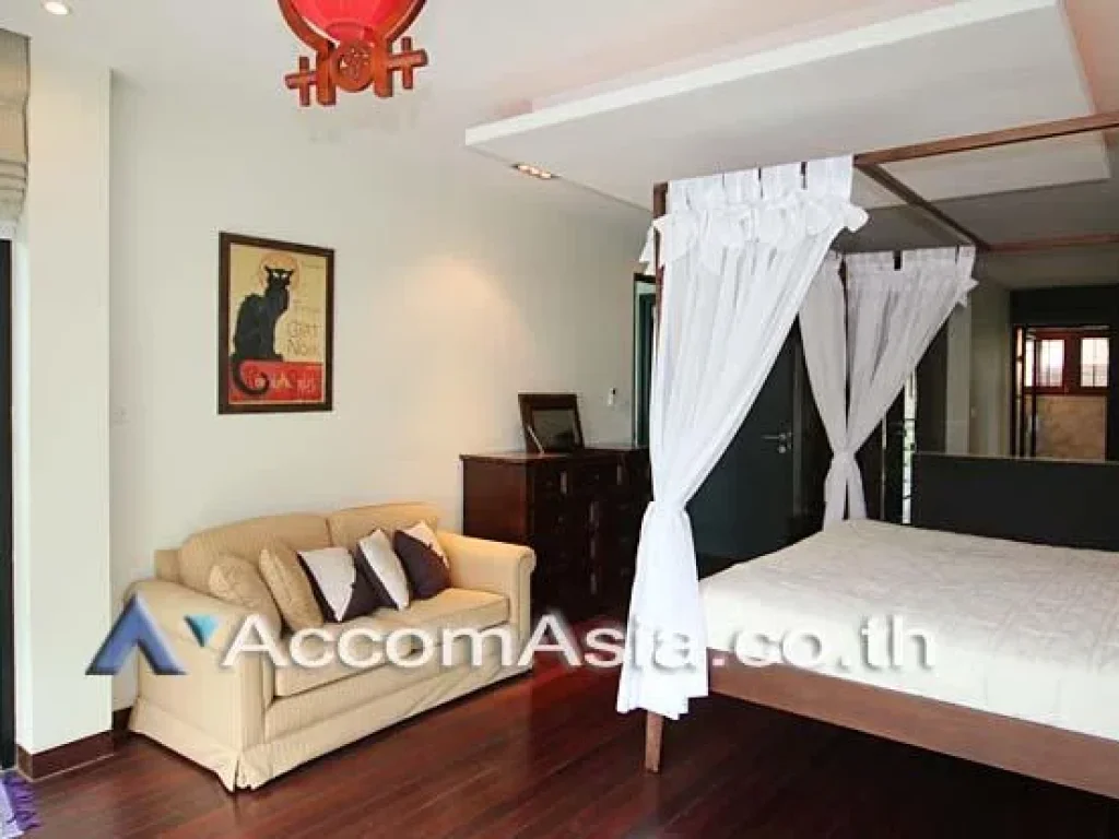 Huge Terrace Pet Allowed House 3 Bedroom For Rent BTS Thong Lo in Sukhumvit Bangkok