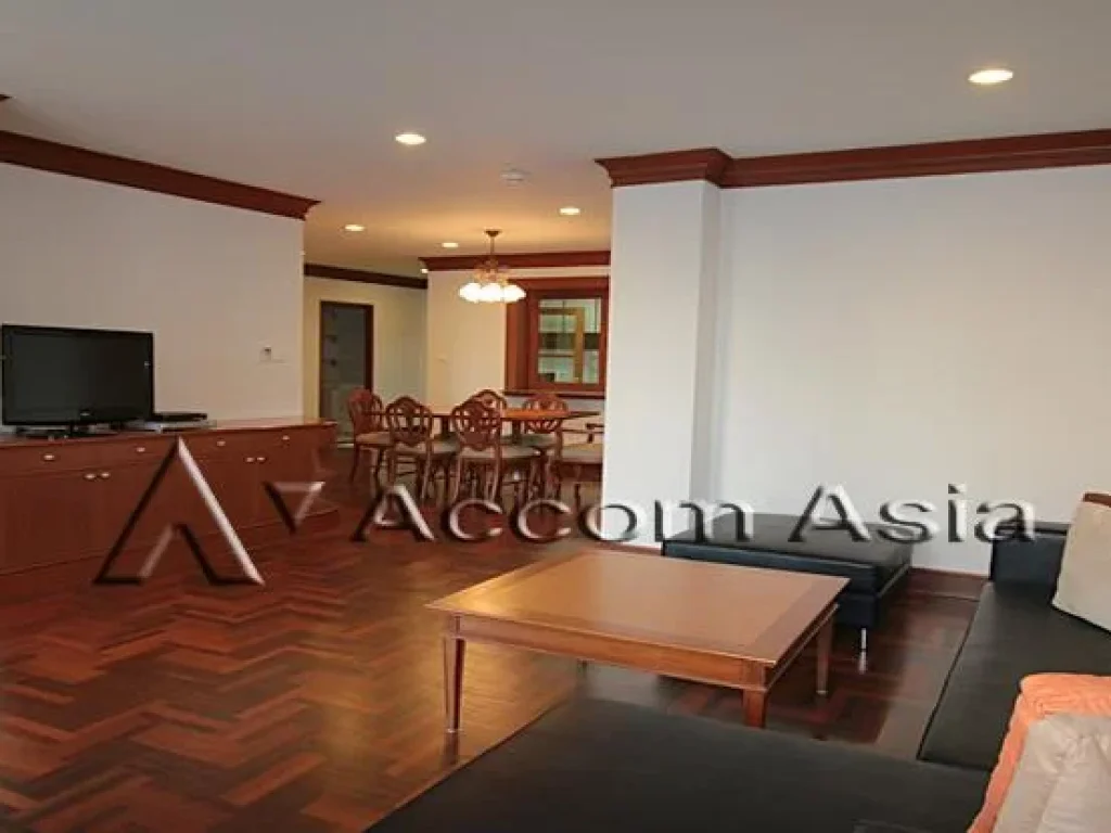 A fusion of contemporary Apartment 2 Bedroom For Rent BTS Phrom Phong in Sukhumvit Bangkok