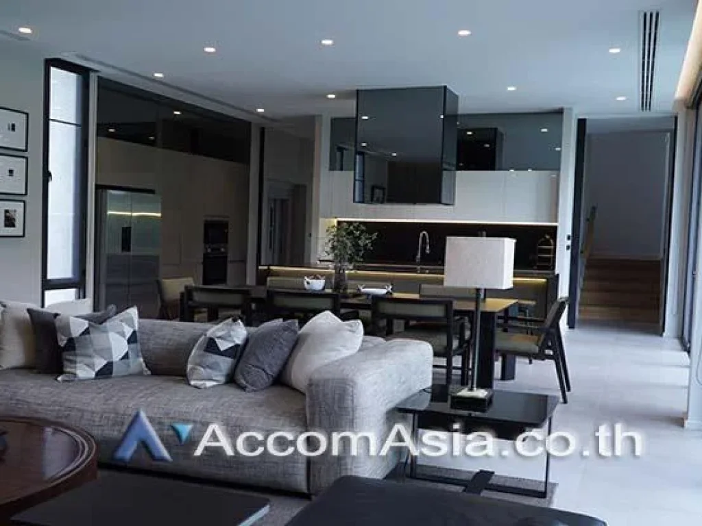 Brand new Modern House in Compound with Private Pool and 4 Bedroom For Rent Near BTS Ekkamai in Sukhumvit