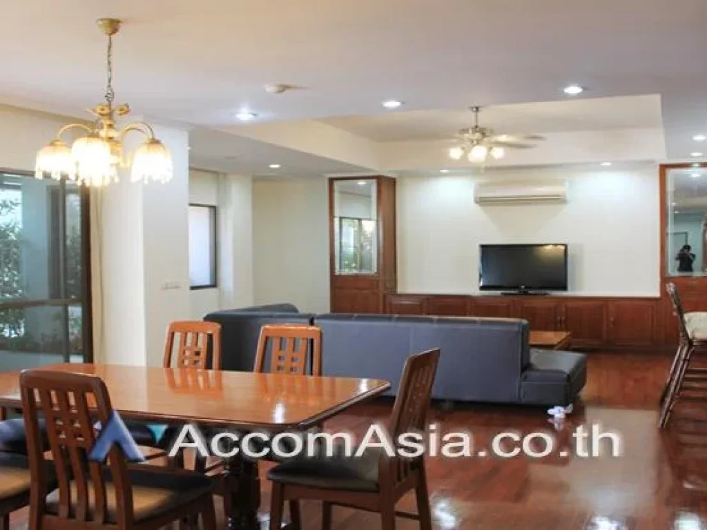 Greenery garden and privacy Apartment 31 Bedroom For Rent BTS Phrom Phong in Sukhumvit Bangkok