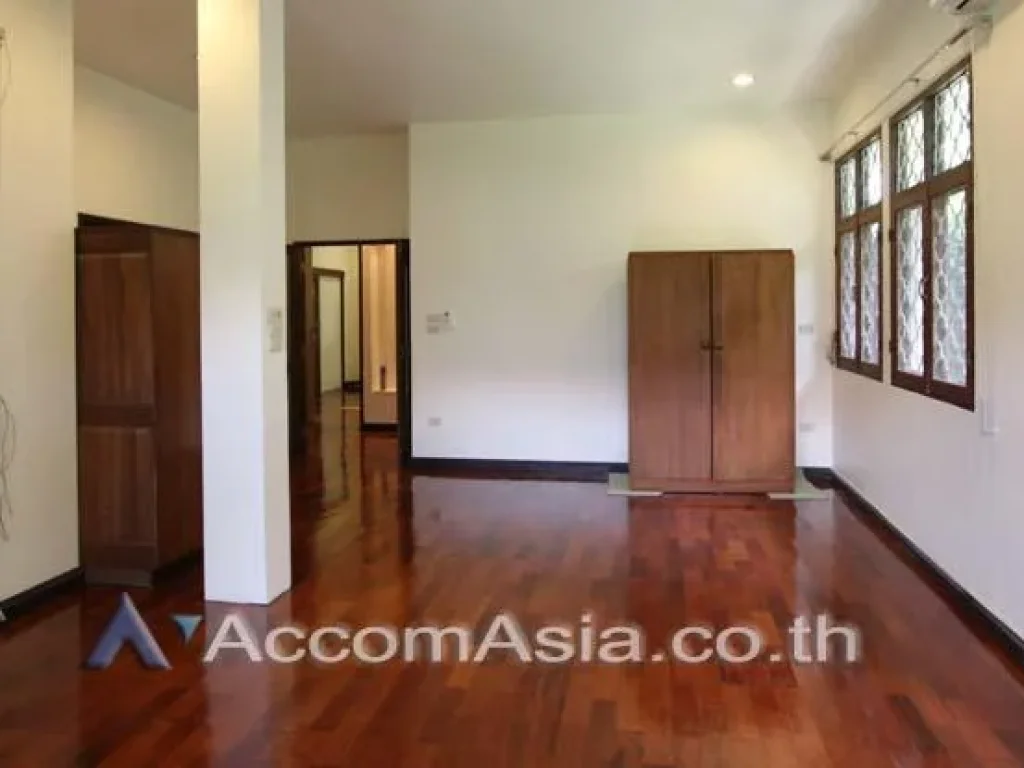 House 6 Bedroom For Rent BTS Ekkamai in Sukhumvit Bangkok