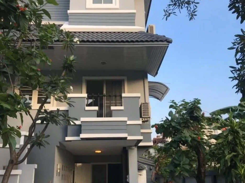 For Rent ทาวน์โฮม 3 ชั้นครึ่ง พื้นที่ 47 ตรว หมู่บ้านเน็พปาร์ค ซอยประเสริฐมนูญกิจ29 รีโนเวทใหม่ หลังมุม ใกล้เลียบทางด่วน