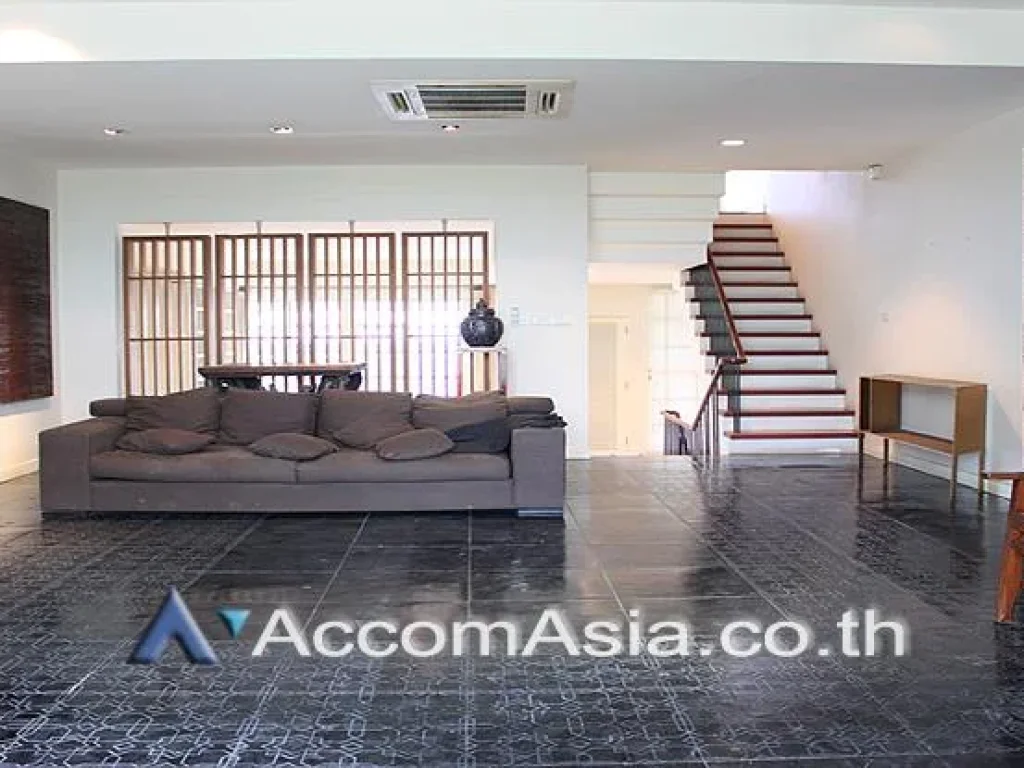  Pet Allowed Natural Place Townhouse 2 Bedroom For Rent BTS Phrom Phong in Sukhumvit Bangkok