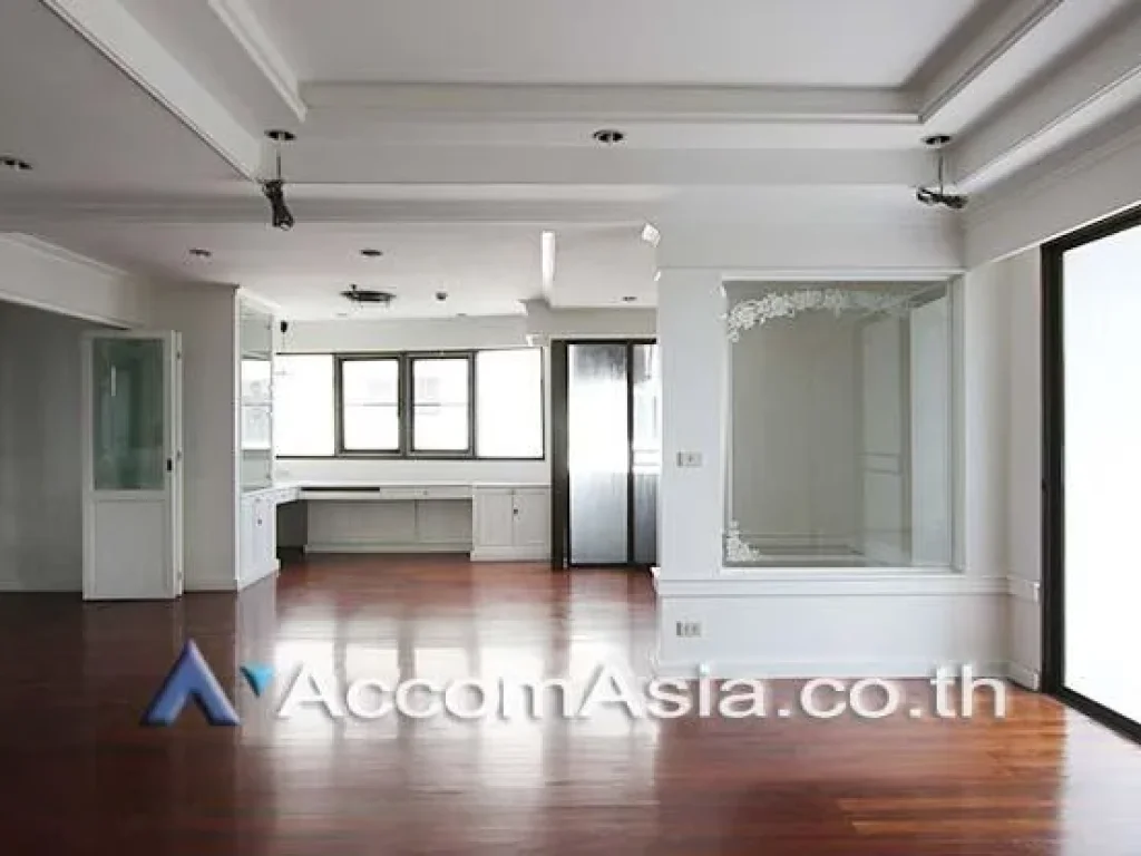 Modern Town Wide Usable Space Condo With An Excellent Price Deal For Sale BTS Ekkamai