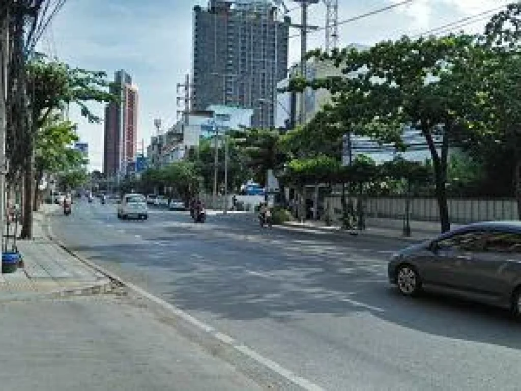 LAND 404 SQM CLOSED ROAD IN THE SOI SUKHUMVIT 71 closed road in the soi the tree covered suitable for small projects B