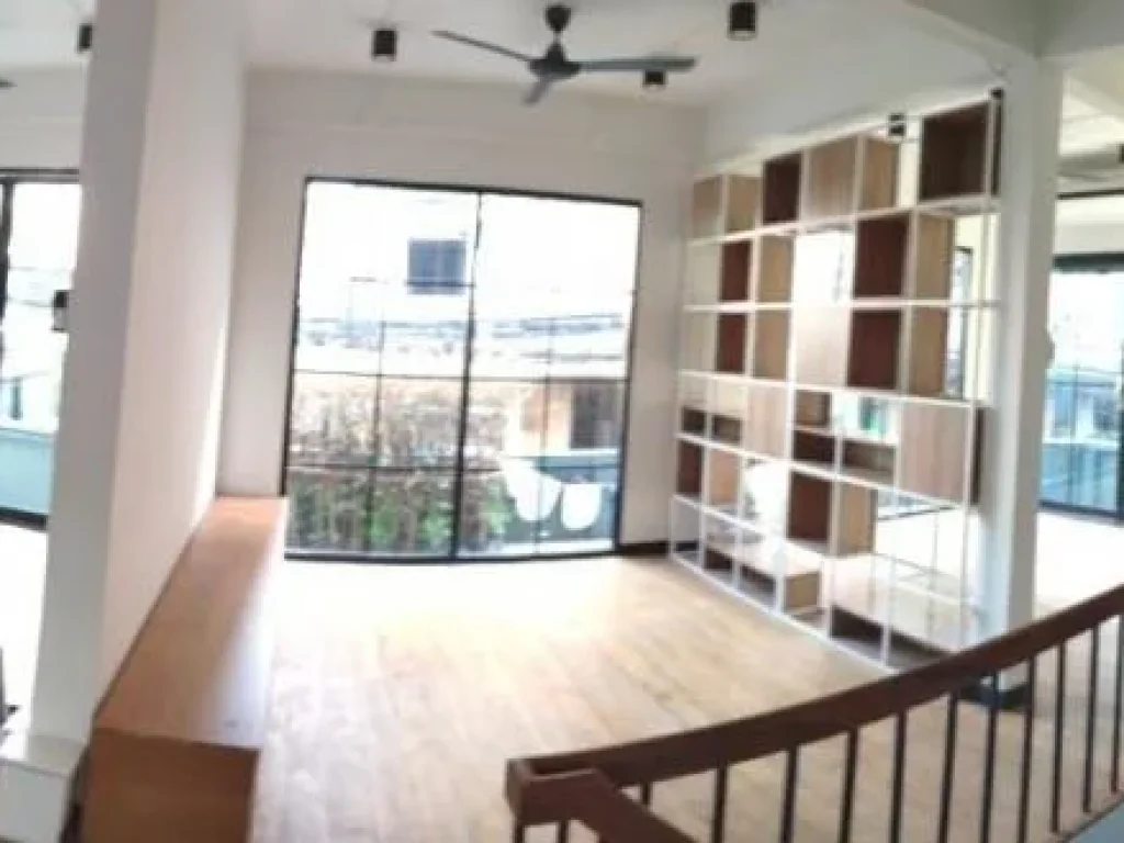 For Rent อาคารพาณิชย์ สไตล์ Loft ถนนประชาสงเคราะห์ ใกล้มหาวิทยาลัยหอการค้า