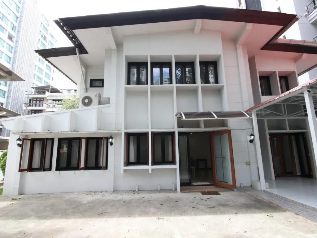 บ้านให้เช่า สุขุมวิท 24 3 ห้องนอน 3 ห้องนำ้ ขนาด 300 ตรม ค่าเช่า 123360 เดือน