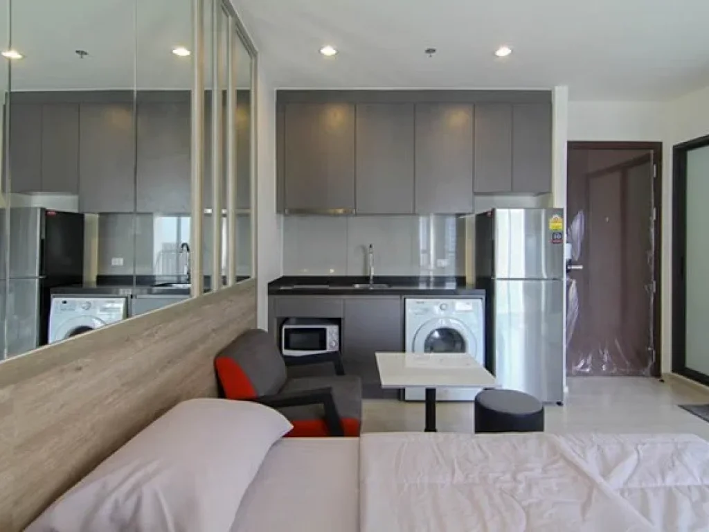 Condo for sale near MRT Rama 9 RHYTHM Asoke 1 near business center