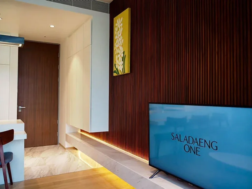 คอนโดหรู ศาลาแดง วัน ห้องใหญ่ แต่งสวยแบบ 1 ห้องนอน A Nice and Large 1 Bed Unit at Saladaeng One