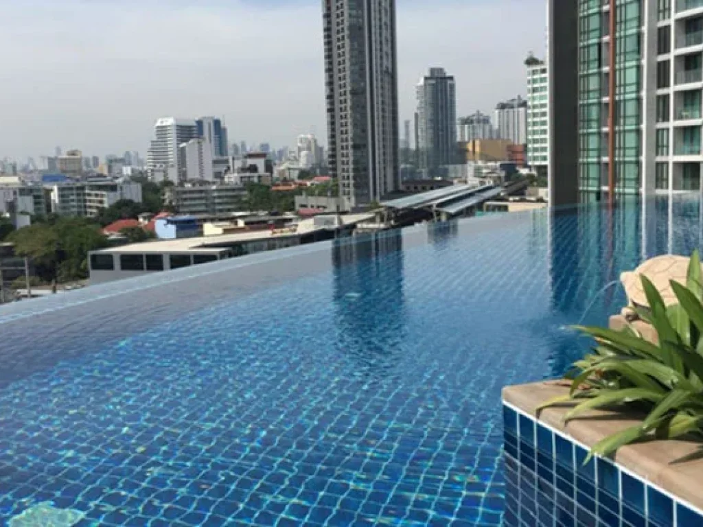 คอนโด Le Luk เลอ ลักซ์ ห้องใหญ่ แบบ 1 ห้องนอน ใกล้ BTS พระโขนง For Urgent Sale A Nice and Large 1 Bed Unit at Le Luk Near BTS Prakhanong