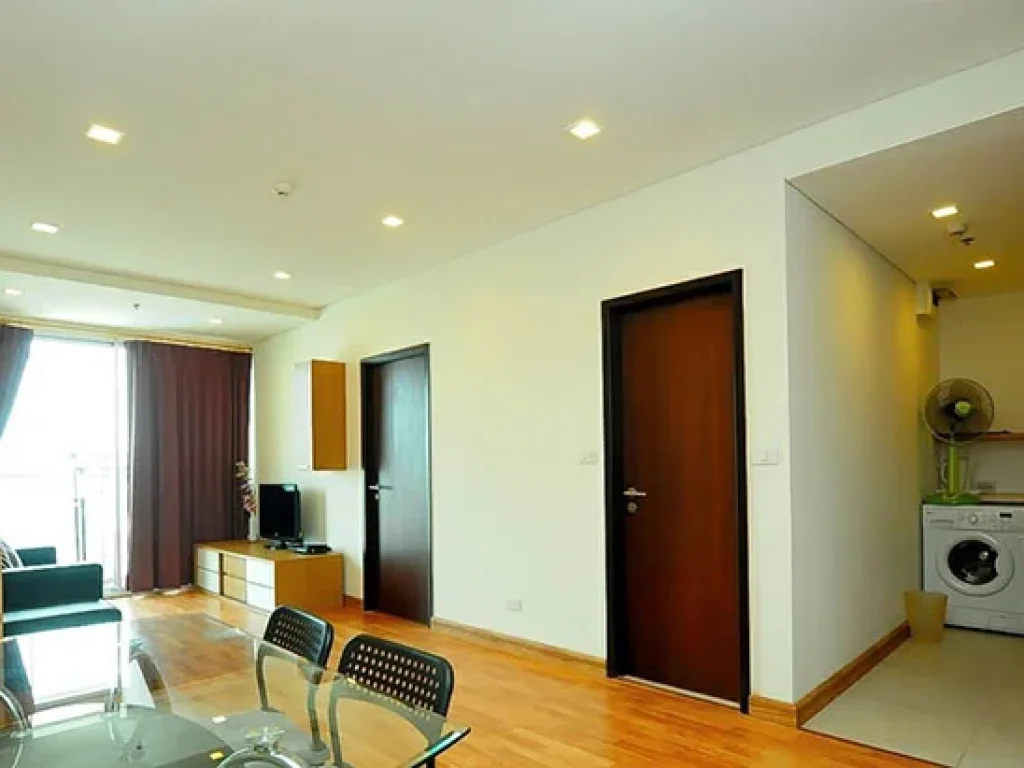 คอนโด Le Luk เลอ ลักซ์ ห้องใหญ่ แบบ 1 ห้องนอน ใกล้ BTS พระโขนง For Urgent Sale A Nice and Large 1 Bed Unit at Le Luk Near BTS Prakhanong