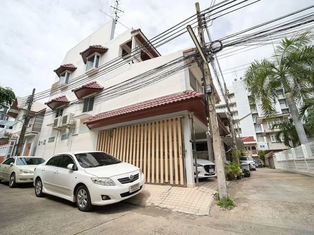 For Rent ทาวน์โฮม พร้อมอยู่ หมู่บ้านศรีนคร ใกล้เซ็นทรัลพระราม3