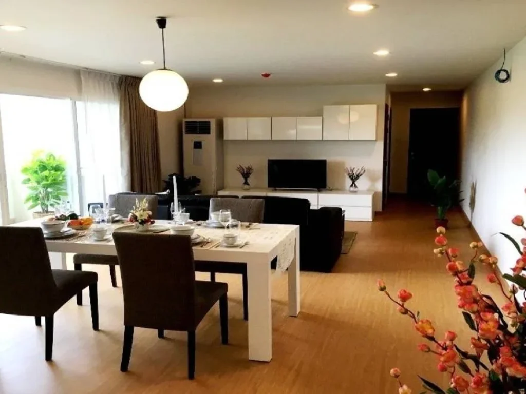 ให้เช่า Service Apartment หรูย่านเอกมัย ขนาด120 ตรม มี2 ห้องนอน พร้อมสิ่งอำนวยความสะดวกครบครัน สระว่ายน้ำ internet แอร์ ตู้เย็น เตาไฟฟ้า เครื่องซักผ้า