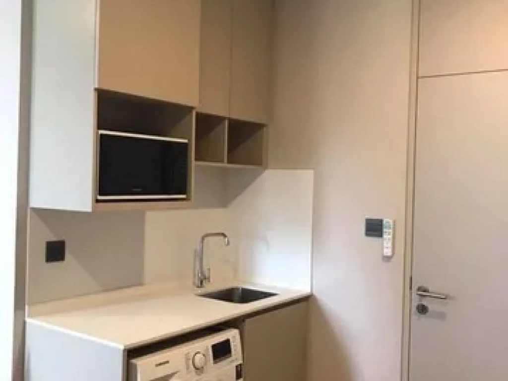 Condo for Rent near MRT Phetchaburi CBD near Office building