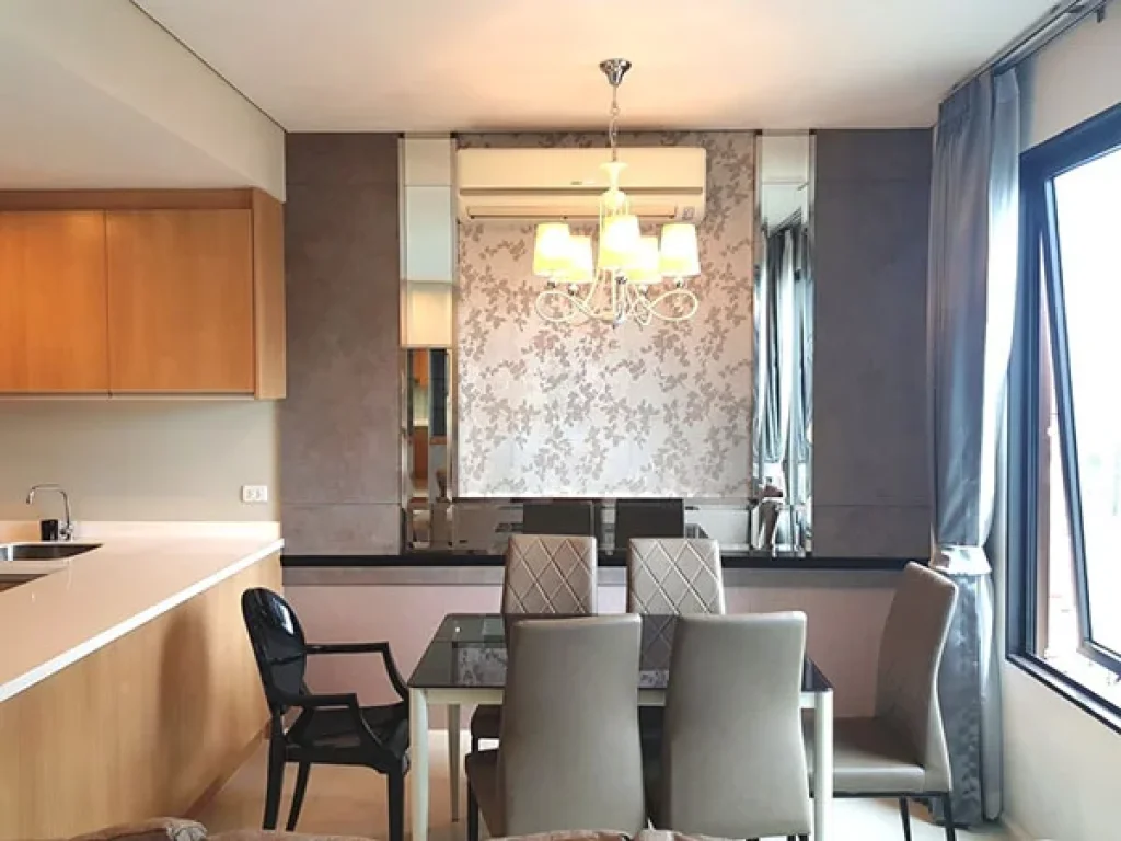 Villa Asoke แบบ Duplex 1 ห้องนอน พื้นที่กว้าง เพียง 2-3 นาทีจาก MRT เพชรบุรี A Spacious Beautiful and Nicely Furnished 1 Bed Duplex at Villa Asoke