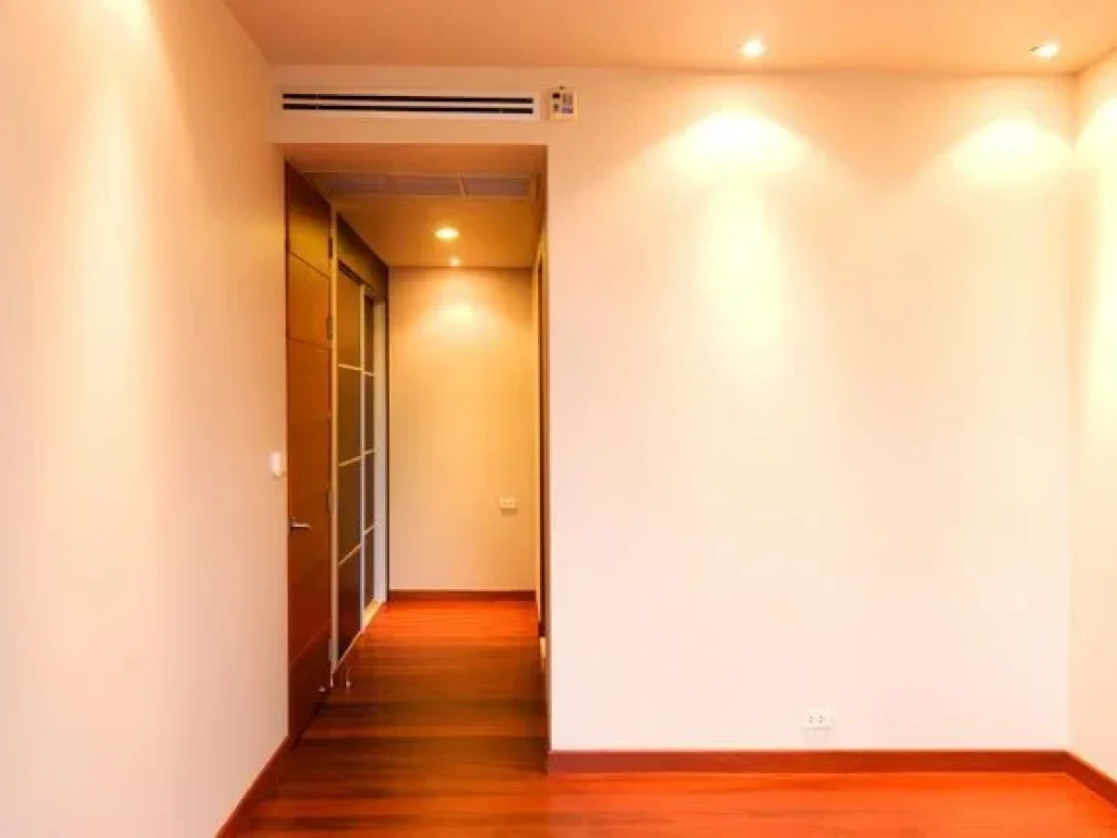 Single House with swimming pool in Soi Sukhumvit 34 for rent 4 bed 550 sqm rental 170000 baht