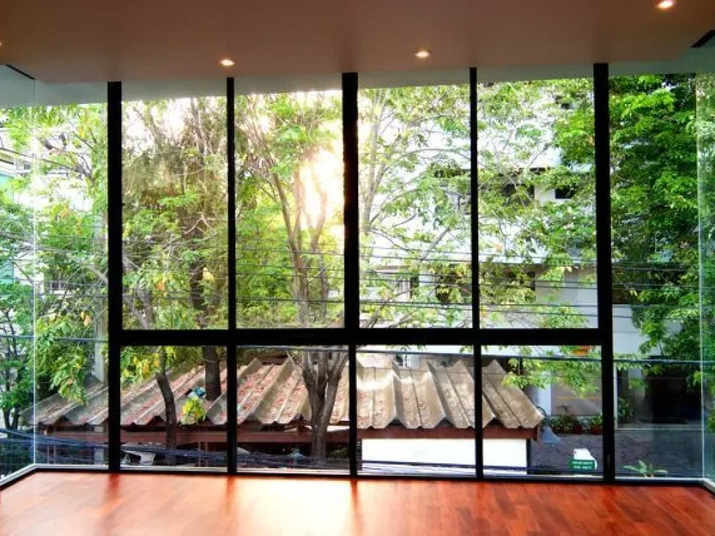 Single House with swimming pool in Soi Sukhumvit 34 for rent 4 bed 550 sqm rental 170000 baht