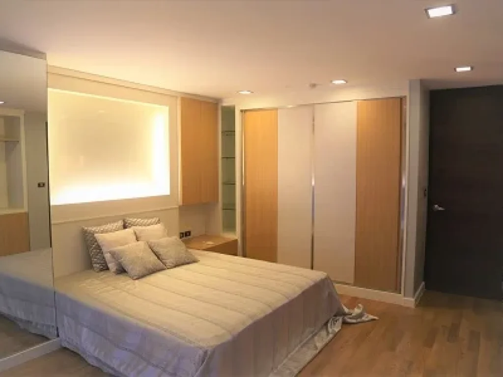 For rent Quad Silom condominium only one min walk from BTS Chongnonsri 1 bedroom