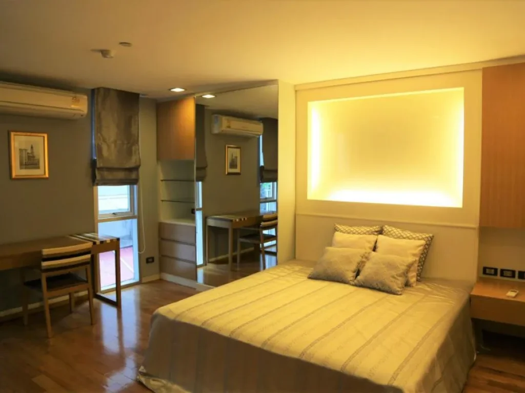 For rent Quad Silom condominium only one min walk from BTS Chongnonsri 1 bedroom