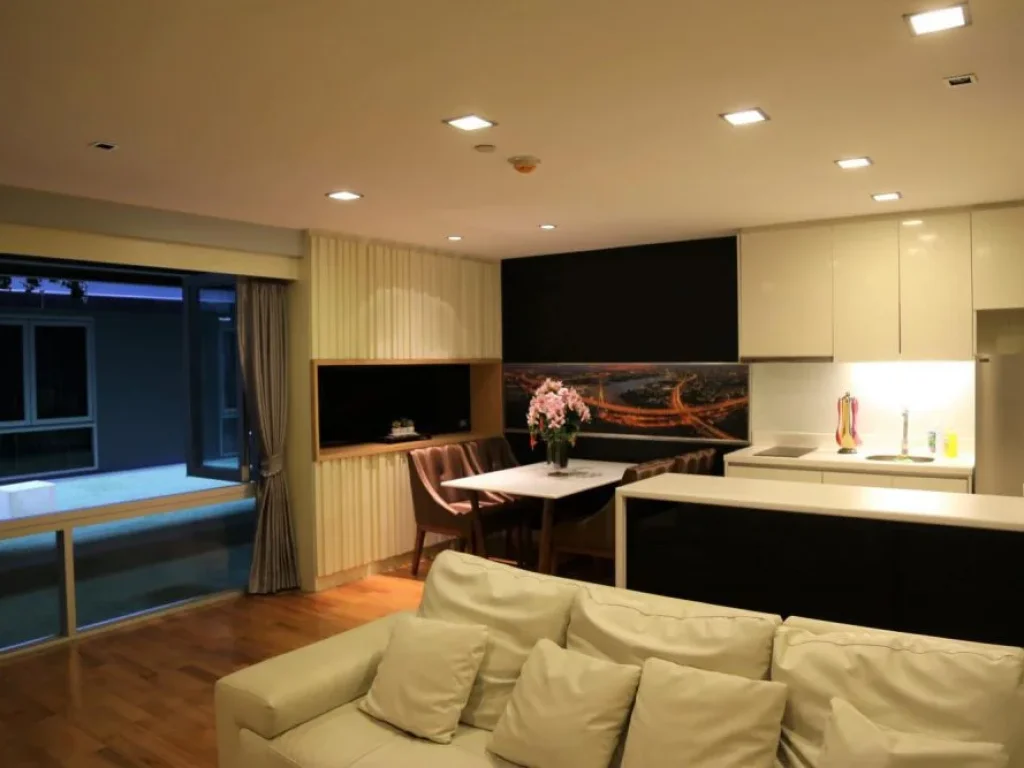 For rent Quad Silom condominium only one min walk from BTS Chongnonsri 1 bedroom