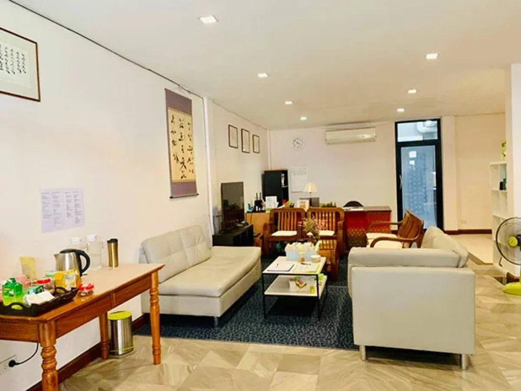 ทาวน์เฮ้าส์ ใจกลางทองหล่อ เพื่ออยู่อาศัย ในทองหล่อ For Rent A Town house in Compound at Sukhumvit For residence or home office