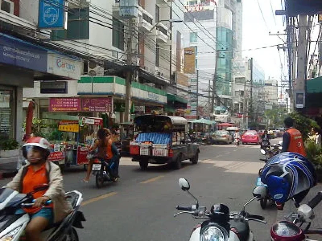 Sale land and shop house at Sukhumvit 22