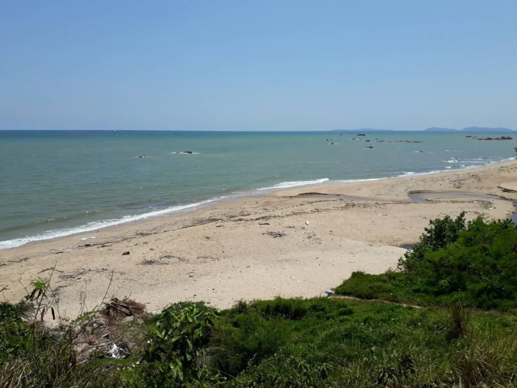 ขายที่ดินติดชายทะเลเนื้อที่33ไร่ มีชายหาดส่วนตัว อยู่อำเภอบ้านฉาง ราคาไร่ละ17ล้านบาท