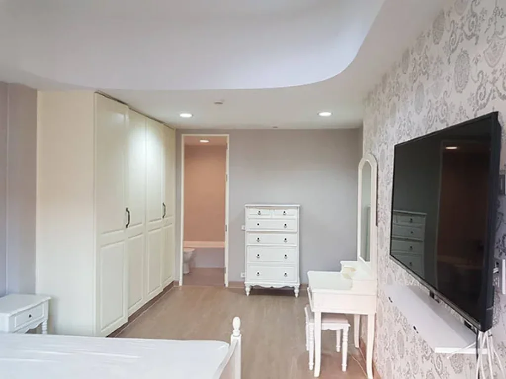 คอนโด แบบ 2 ห้องนอน ในซอย สุขุมวิท 24 ใกล้ BTS พร้อมพงษ์ For Rent 2 Bedroom Unit in Sukhumvit 24