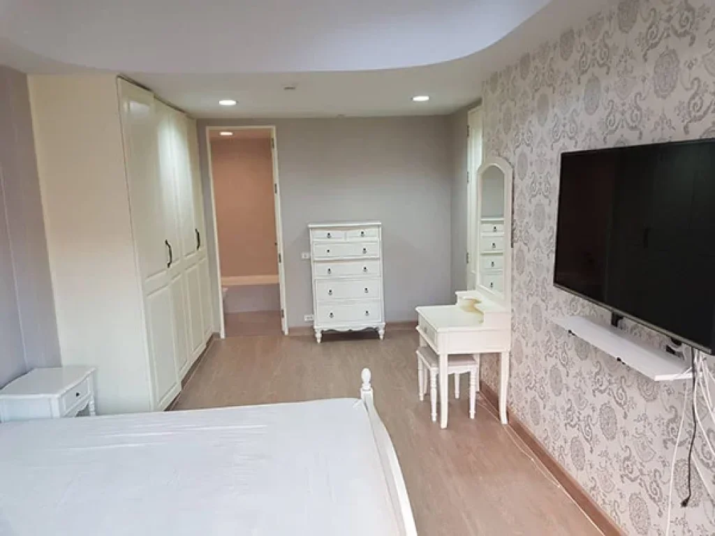 คอนโด แบบ 2 ห้องนอน ในซอย สุขุมวิท 24 ใกล้ BTS พร้อมพงษ์ For Rent 2 Bedroom Unit in Sukhumvit 24