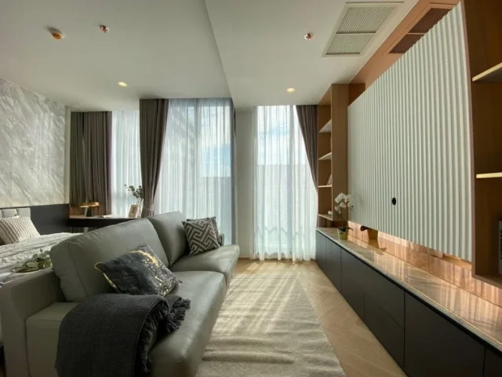 FOR RENT ให้เช่าคอนโด Noble Ploenchit Condo Size 50 sqm on 35th floor 1 Bedroom 1 Bathroom