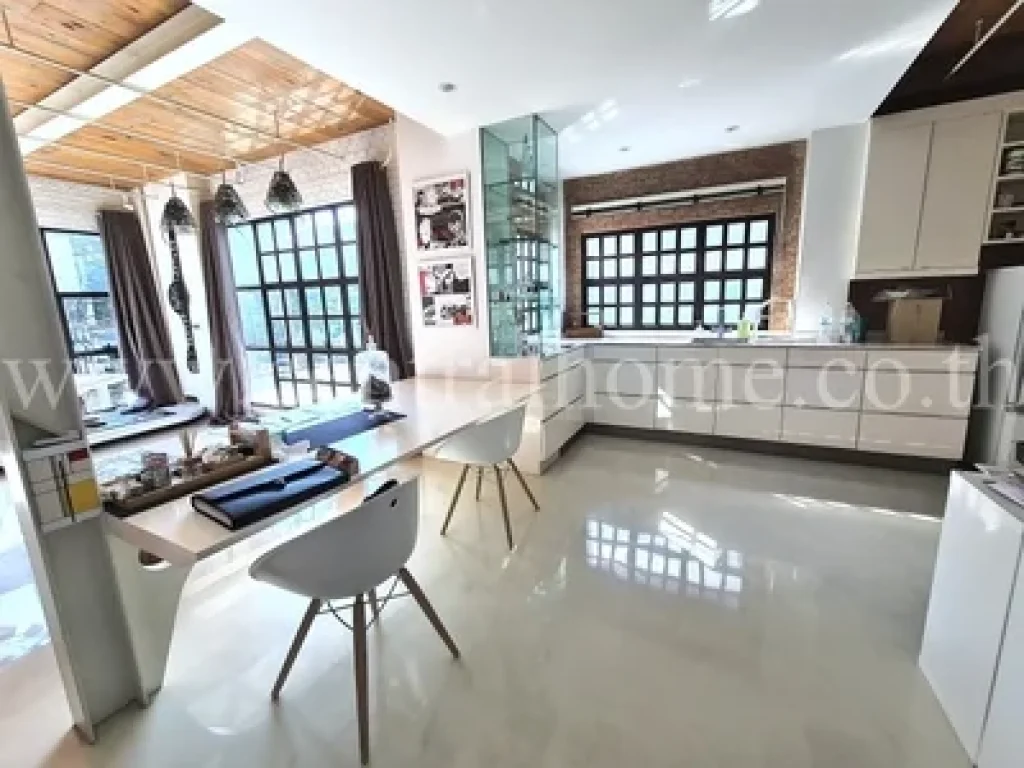 ทาวน์โฮม บี สแควร์ พระราม 9-เหม่งจ๋าย สไตล์ Modern Loft สำหรับอยู่อาศัย หรือทำเป็นออฟฟิต