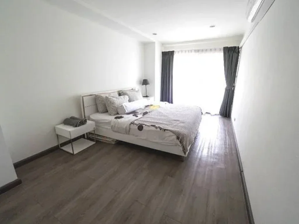 ให้เช่า คอนโด 3 ห้องนอนไสตล์ มินิมอล ที่คอนโดสราญใจแมนชั่น ใกล้ BTS นานา A Large and Nice Minimal Style 3 Bedroom Unit at Saranjai Mansion