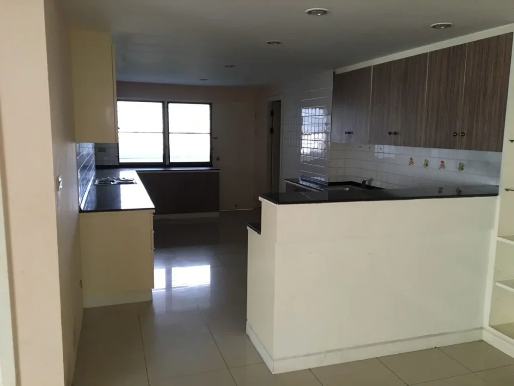 Condo for sale with tenant Empire house condo ekamai 12