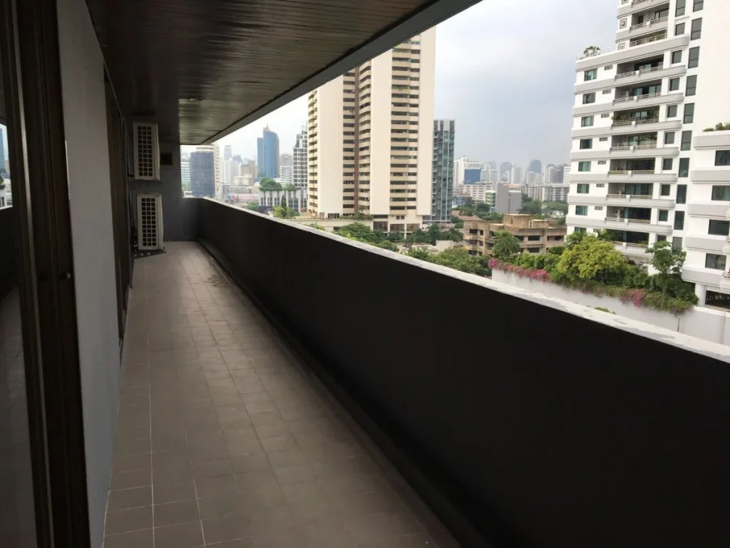 Condo for sale with tenant Empire house condo ekamai 12