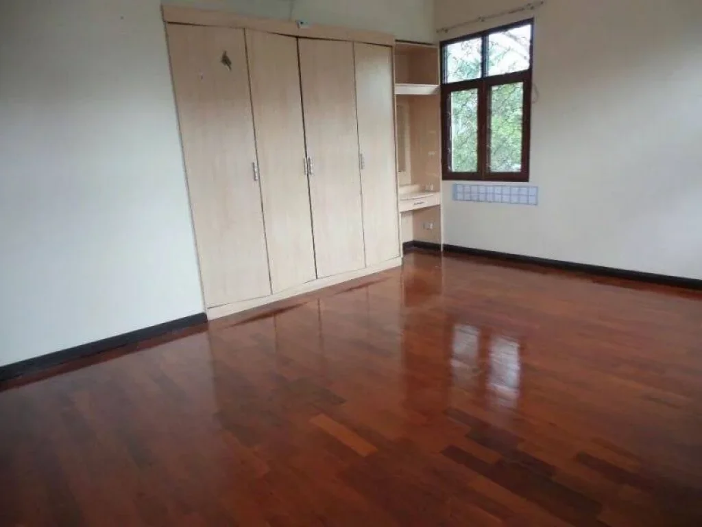 ให้เช่า บ้านเดี่ยว หลังใหญ่ พร้อมสวนและสนาม ใน สุขุมวิท 71 For Rent Single house with garden in Sukhumvit 71