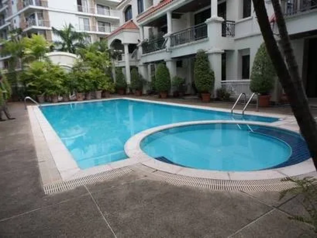 ทาวน์เฮ้าส์ในหมู่บ้าน สำหรับพักอาศัย ในซอยทองหล่อ Town Home in compound For Residence in Thonglor