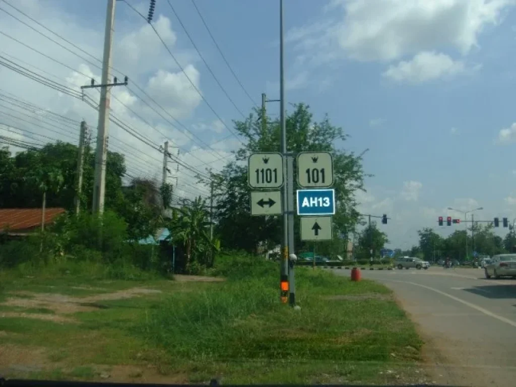 ขายด่วน ที่ดินสี่แยกร่องฟอง ติดถนนซุปเปอร์ขาล่องกรุงเทพ สร้างอาคารพาณิชย์ได้ 6 ห้อง ตร้องกวาง จแพร่