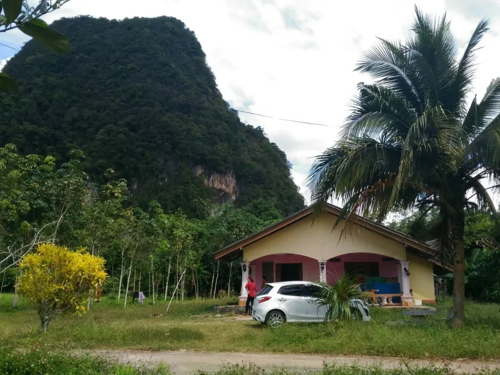 ขายที่ดินโฉนด พร้อมบ้านชั้นเดียว เนื้อที่ 190 ตรว