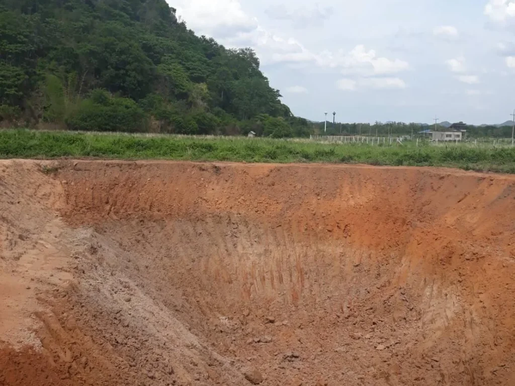 ที่ดินโฉนด2ไร่ติดเขา มีบ่อน้ำหน้าที่ ติดราดยาง ไฟฟ้า ประปาพร้อม