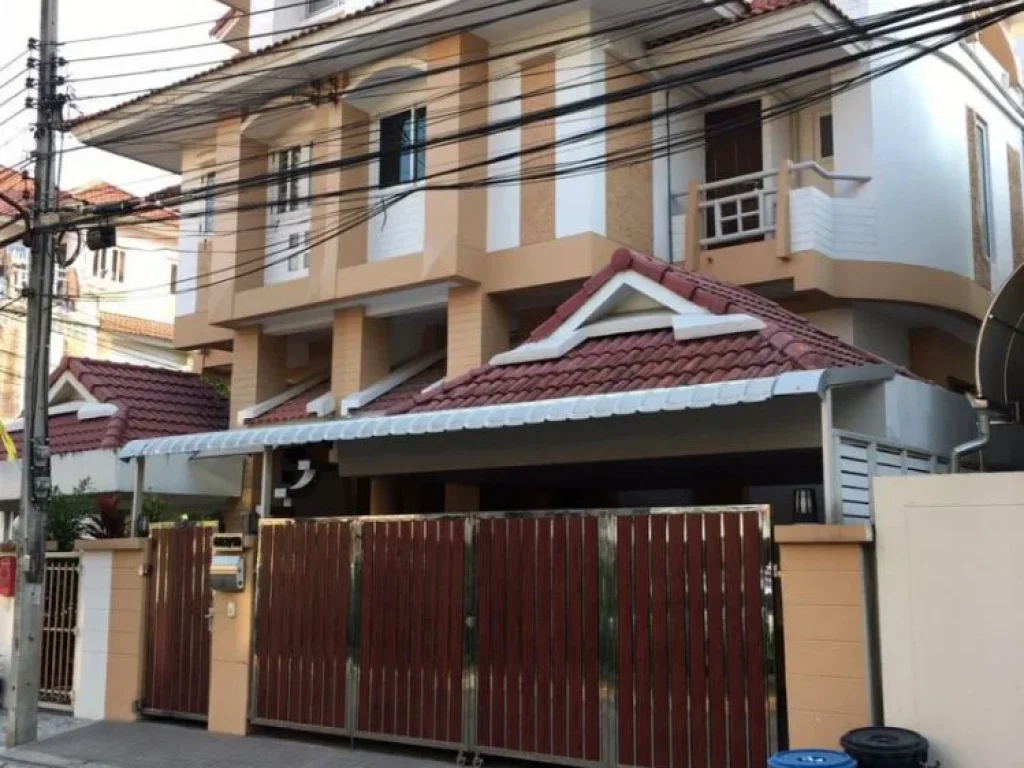 For Rent บ้านแฝด 3 ชั้นครึ่ง พร้อมเข้าอยู่ หมู่บ้านซิตี้พาร์ค พัฒนาการ 38