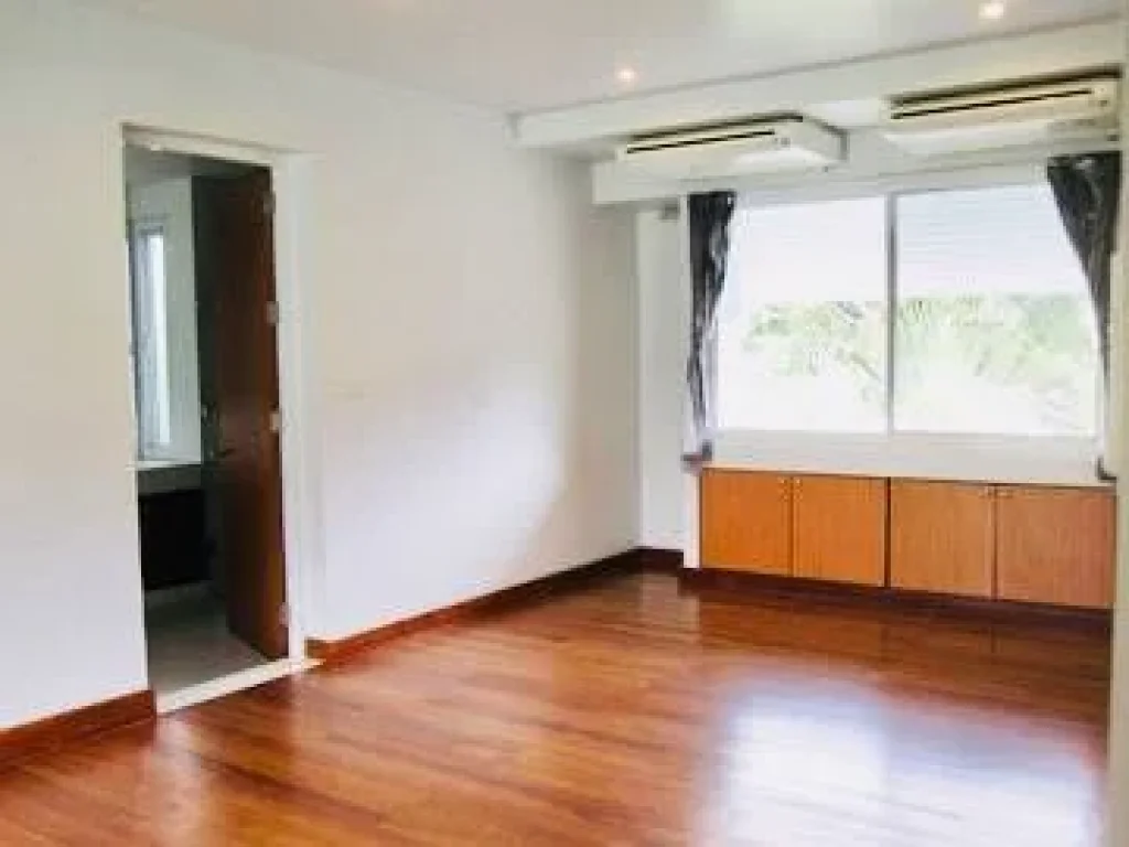 บ้านเดี่ยวสวยหรู พร้อมสวน และ สระว่ายน้ำใกล้ BTS เอกมัย Single house with private pool in Soi Ekamai