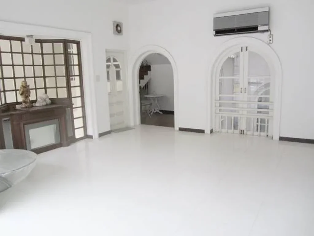 บ้านเดี่ยวระเบียงใหญ่ในซอยหลังสวน 4ห้องนอน Single house in Soi Lungsuan For residence