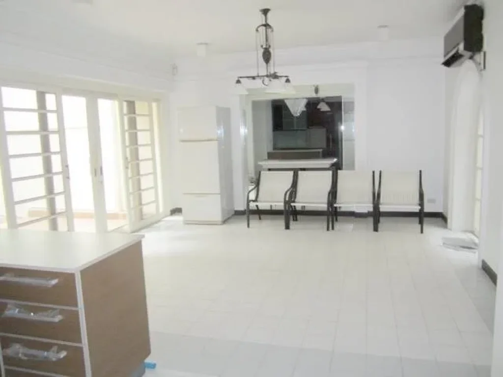 บ้านเดี่ยวระเบียงใหญ่ในซอยหลังสวน 4ห้องนอน Single house in Soi Lungsuan For residence