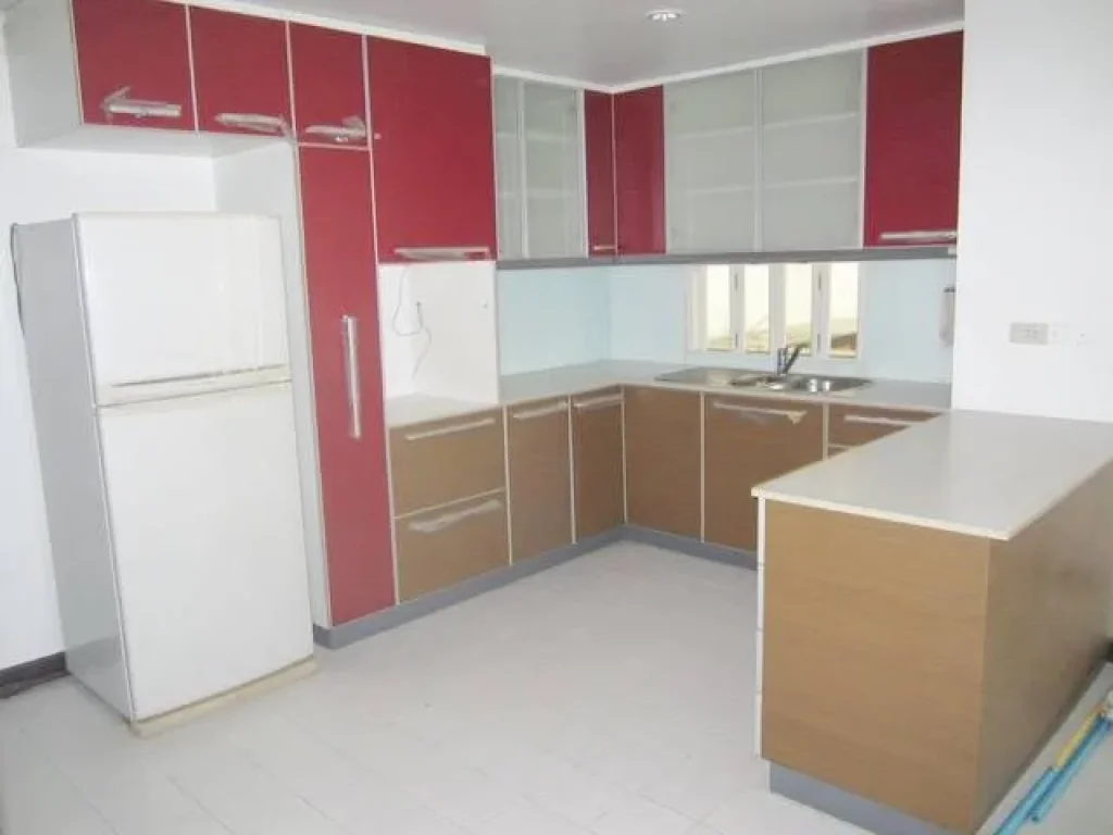 บ้านเดี่ยวระเบียงใหญ่ในซอยหลังสวน 4ห้องนอน Single house in Soi Lungsuan For residence